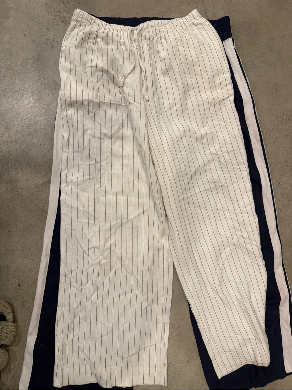 Bunch of Sweatpants sizes random S-M inquire $20per each